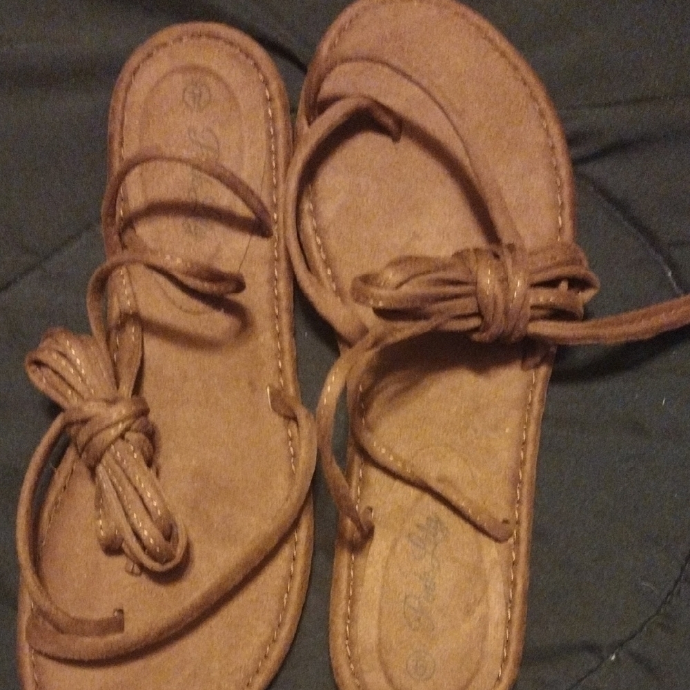 Pink Lily Women's Brown Sandals That Tie Up The Leg - Picture 4 of 4